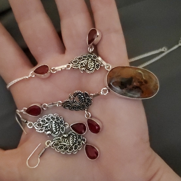 New Red Brecciated Jasper & Red Onyx Jewelry Set. - Picture 3 of 9